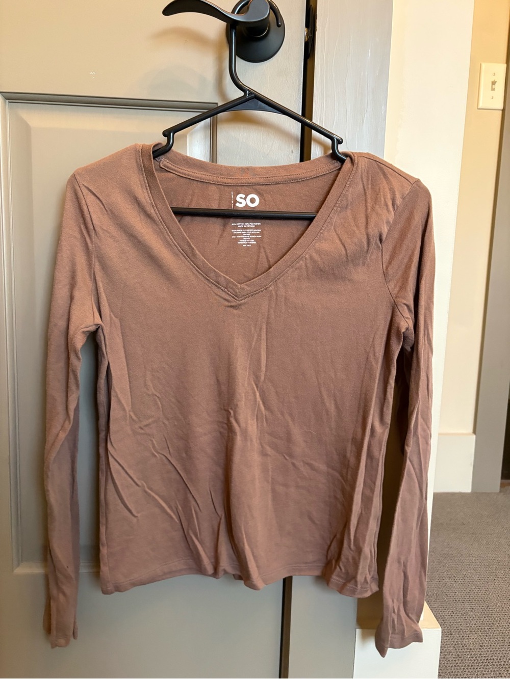 SO Long-Sleeve V-Neck Top in Mauve Brown